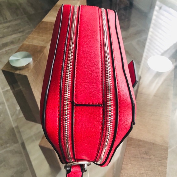 BCBGENERATION ELLE SHOULDER BAG IN POMEGRANATE RED - Picture 7 of 8